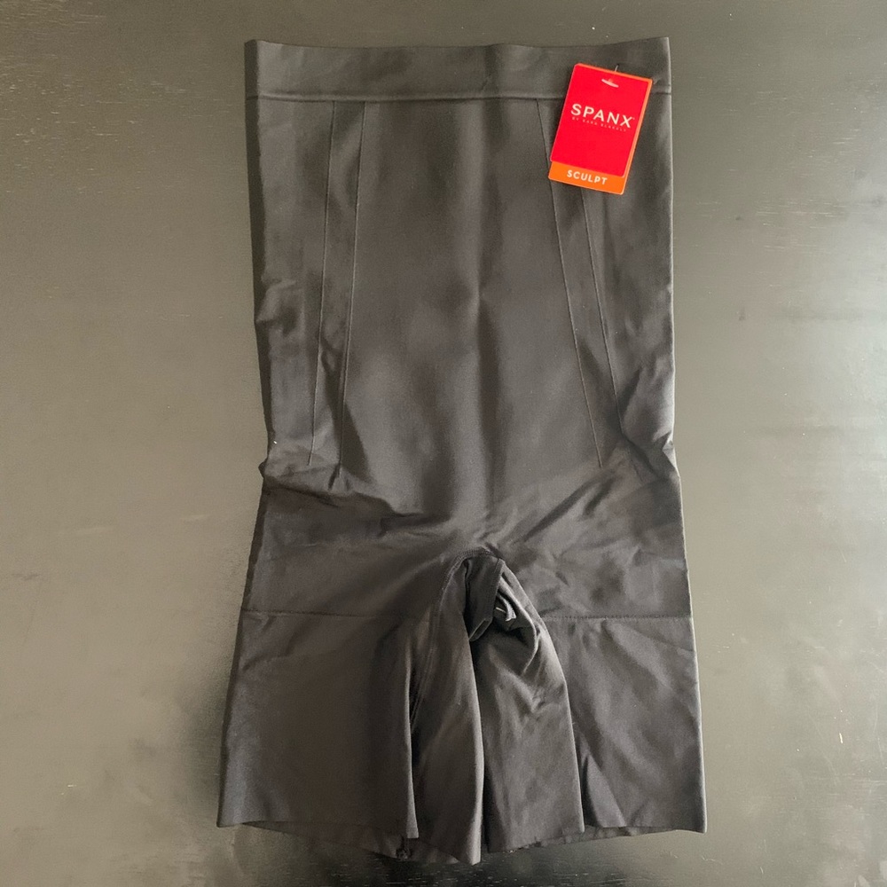 Spanx “oncore” high waisted mid thigh short